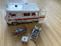 Set ambulanta si figurine Masha si Ursul