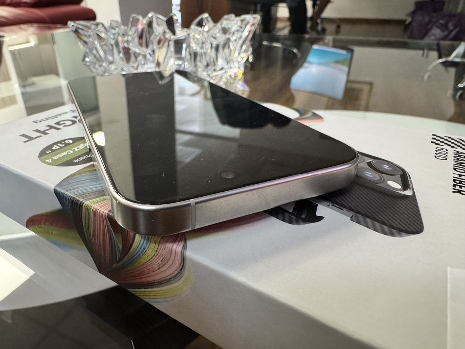 Iphone 15 PRO, 256 GB, бял + калъф