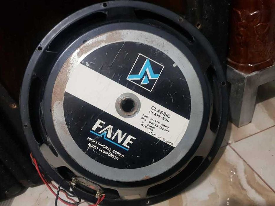 Vând urgent Boxe 15 inch pasive.