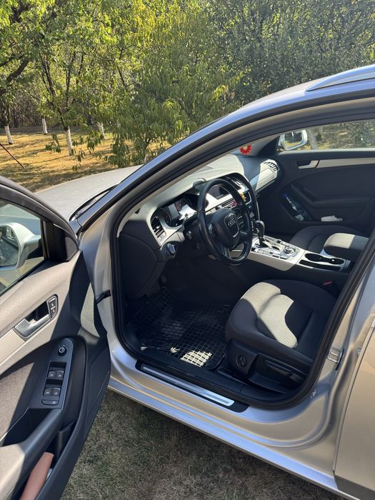 Vând Audi A4 b8 2012
