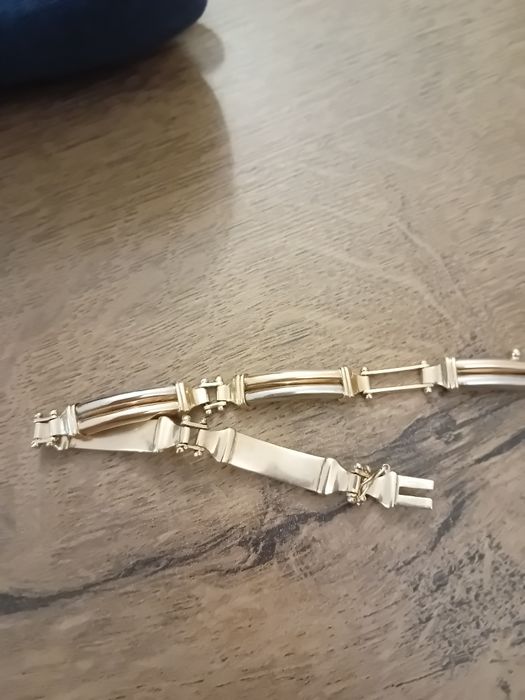 Златна гривна,плътна