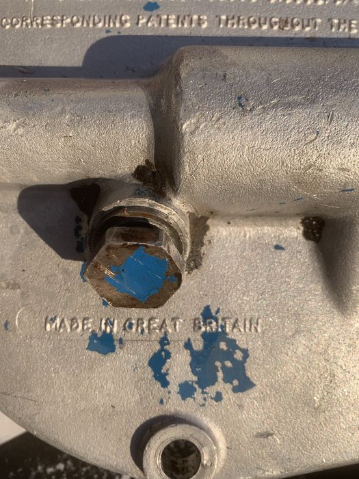 Vând pompa hidraulica ,pentru tractor ford 5000