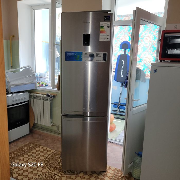 Холодильник  бытовой