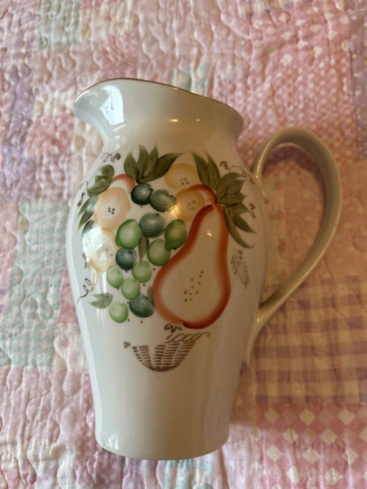 Продам советские конфетницу,фарфоровый кувшин молочник, вазы