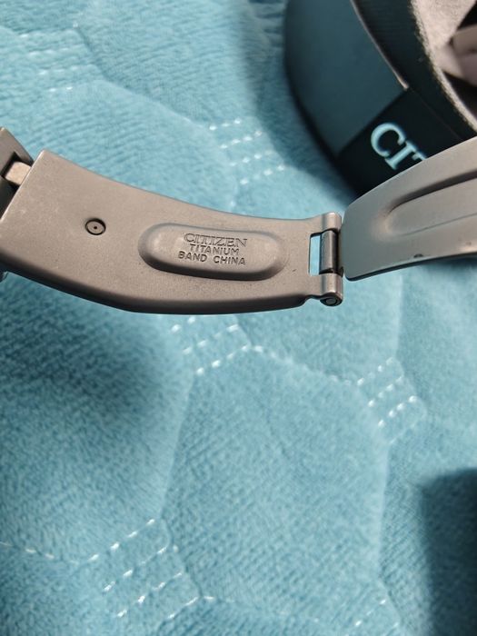 Ceas titanium Citizen secundarul bate pe loc
