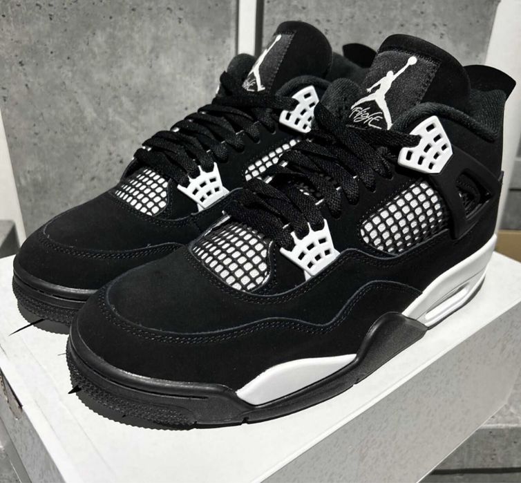 Jordan 4 white-thander