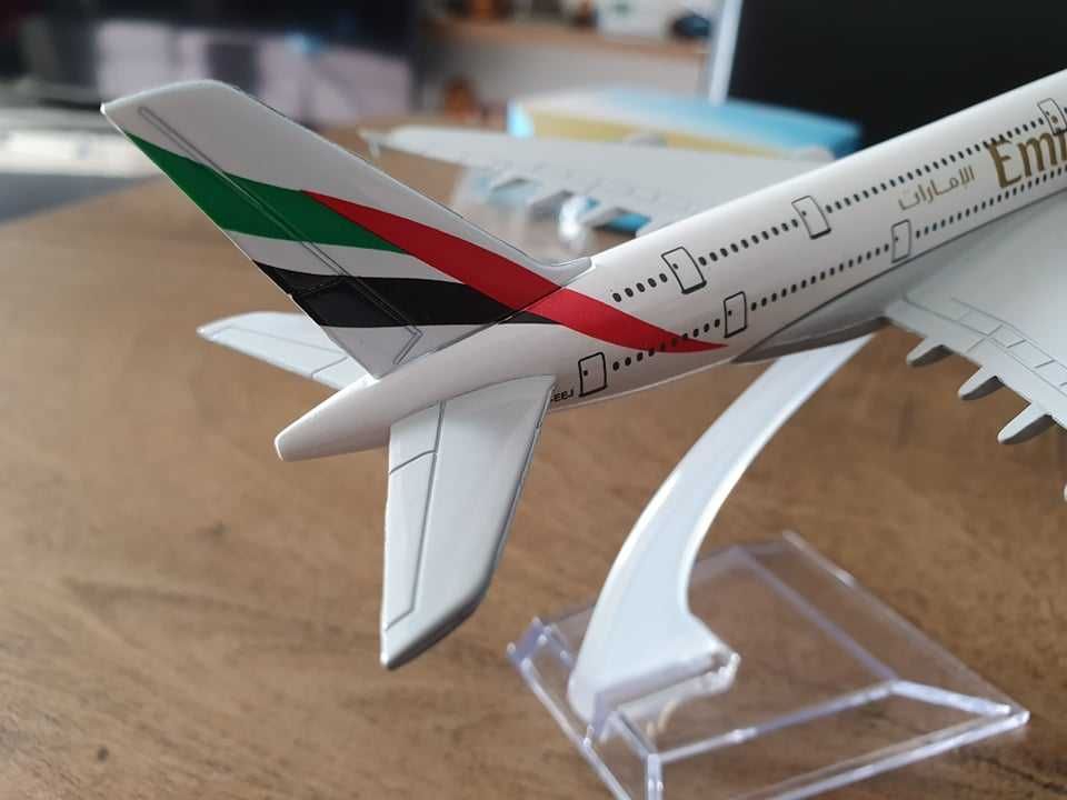 Macheta metalica de avion Emirates | Decoratie | Perfect pt cadou
