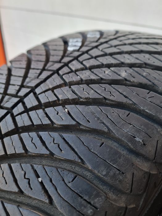 Всесезонни гуми 2 броя GOODYEAR Vector4seasons 185 55 R15 дот 3616