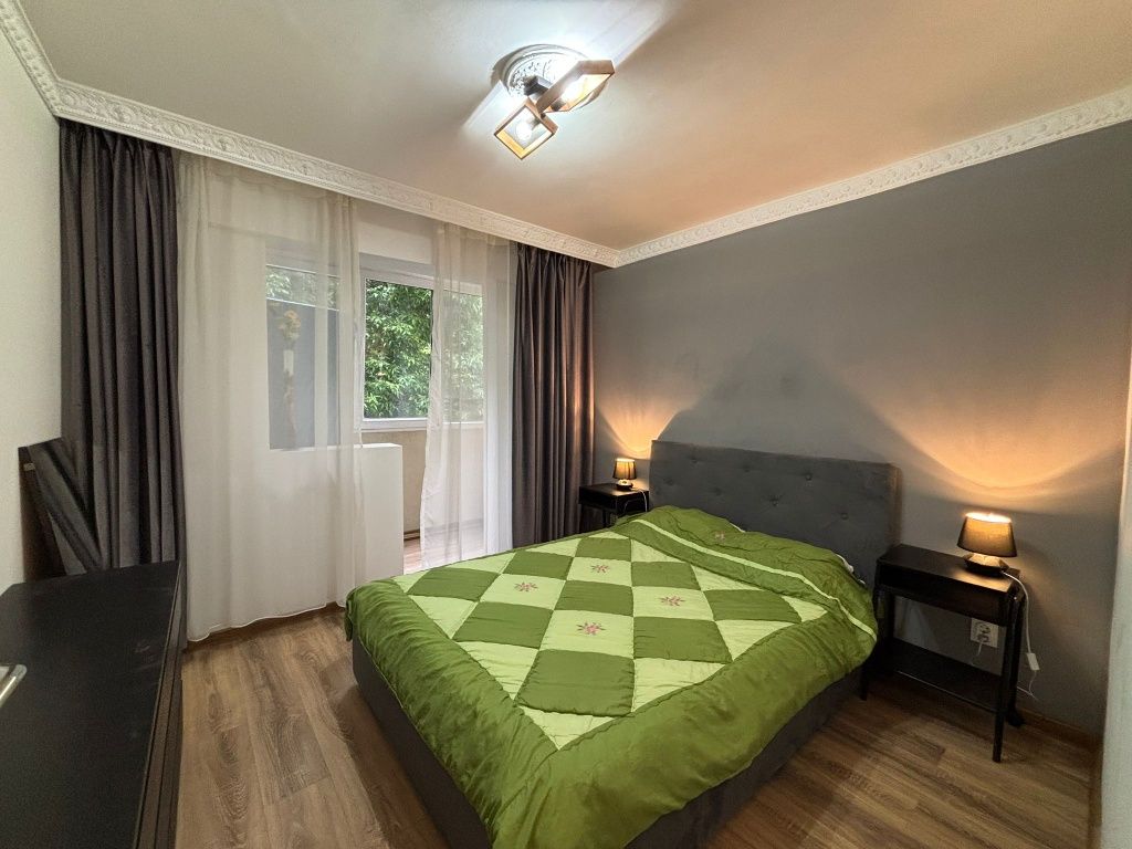 Vând urgent apartament 2 camere, Teiul Doamnei, mobilat și utilat.