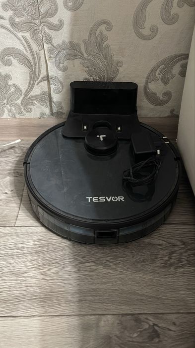 Робот пылесос tesvor