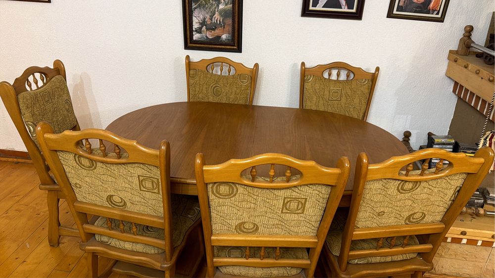 Masa si scaune din lemn masiv
