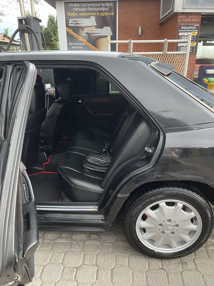 Mercedes Benz W124