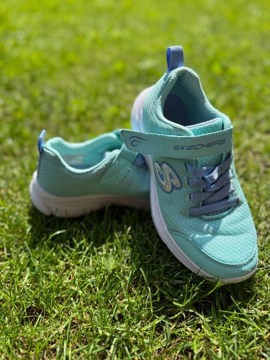 Adidas - Sketchers 33