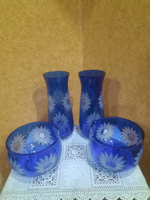 Сет из 4х ваз " Ромашки" , винтаж, цветное кобальтовое стекло, алмазна