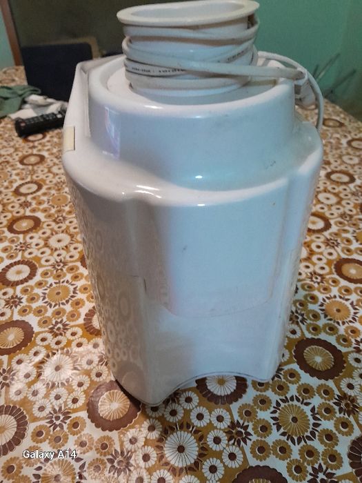 . Соковыжемалка "NOVA".