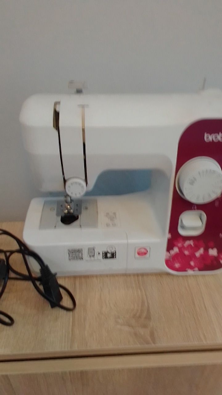 Швейная машинка,требует  регулировки