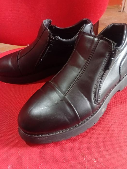 Зимняя обувь мужская раз 42.новай.утеплённый внутри мех искусственный.