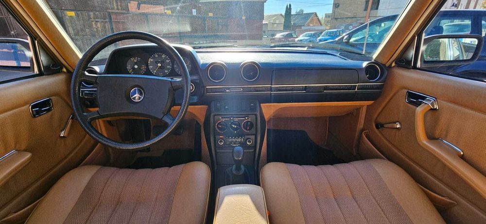 Mercedes - Daimler Benz W123 - 240D