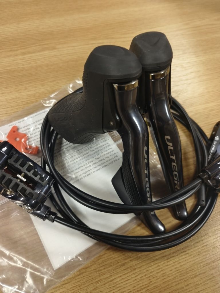 Команди Хидравлични: SHIMANO ULTEGRA Di2 ST-R8070 + BR-R8070/Комплект/