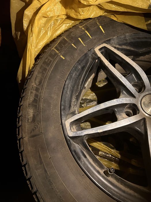 Шины зимние  с дисками 16 размер стояли на хюндай туксон