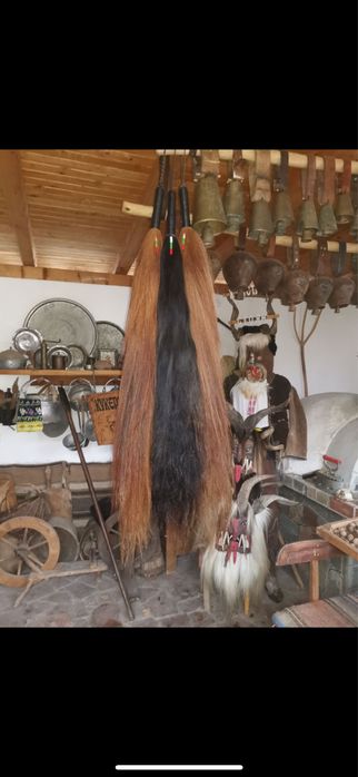 Кукерски маски и рога