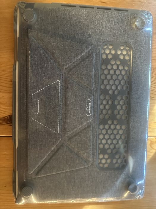 Протекторен кейс за Macbook pro 13”
