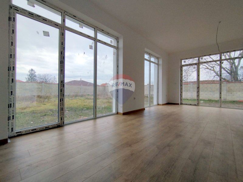 Селска къща за продажба в село Баново, обл. Варна, ТЕ