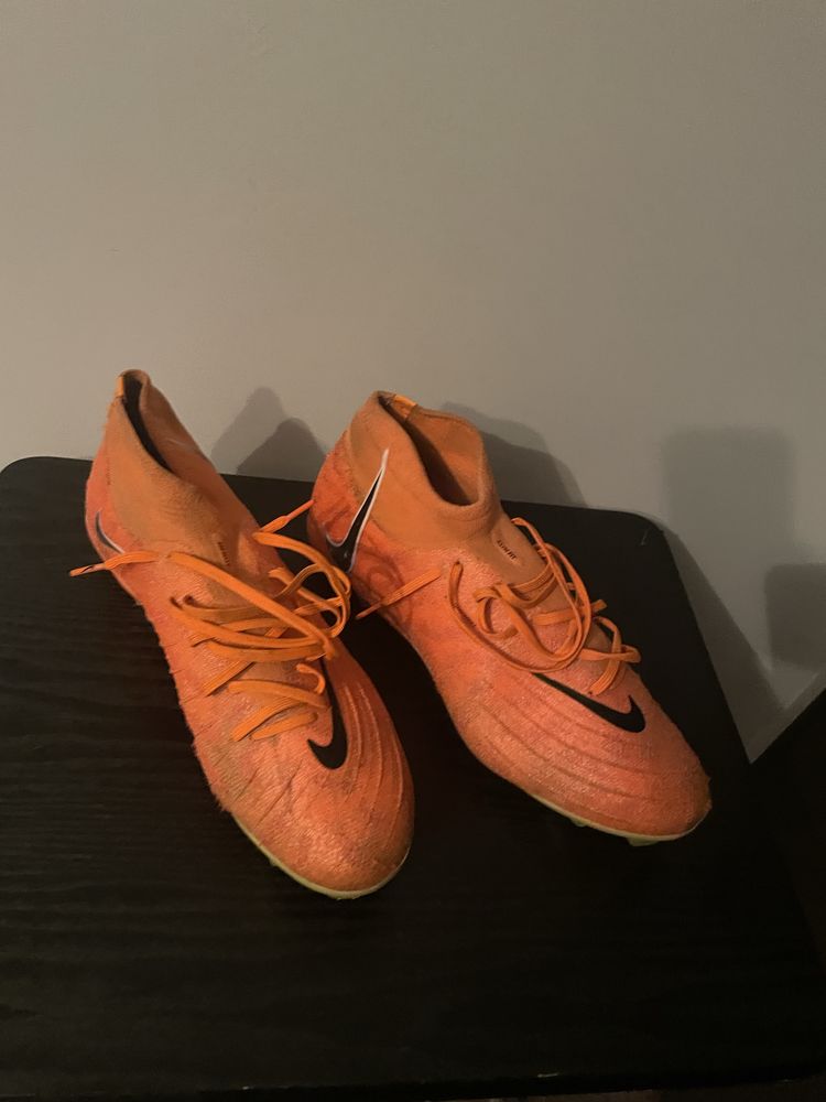 Професионални футболни бутонки Nike Phantom Luna FG