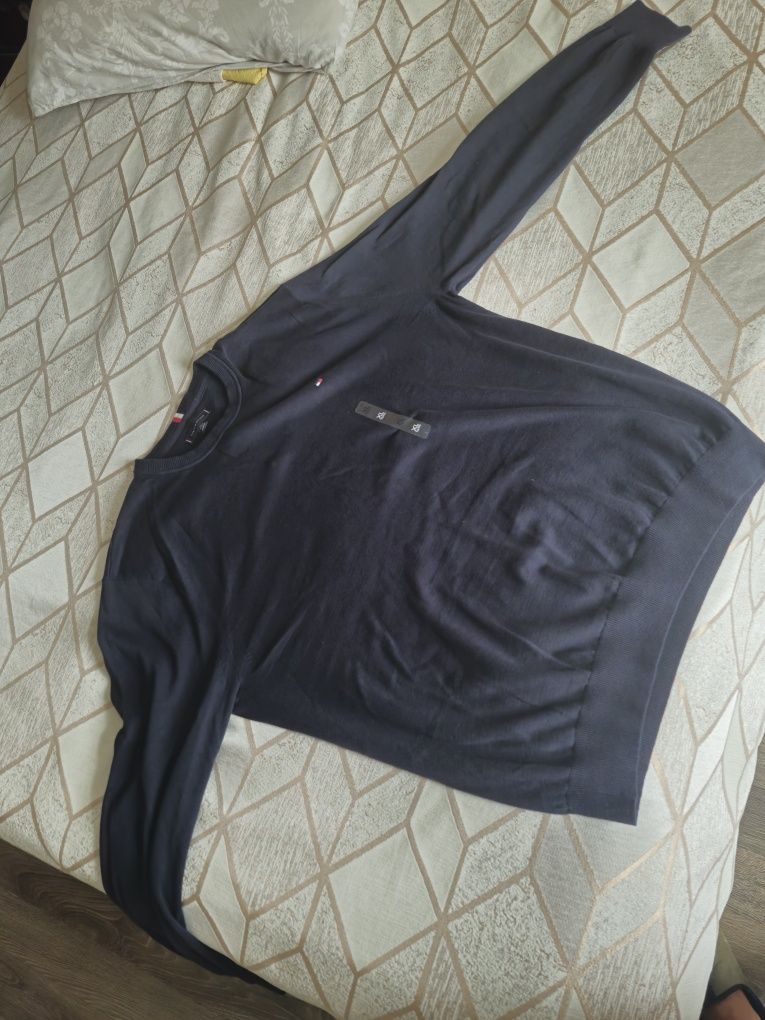 Свитер бренд Tomy HIlfiger