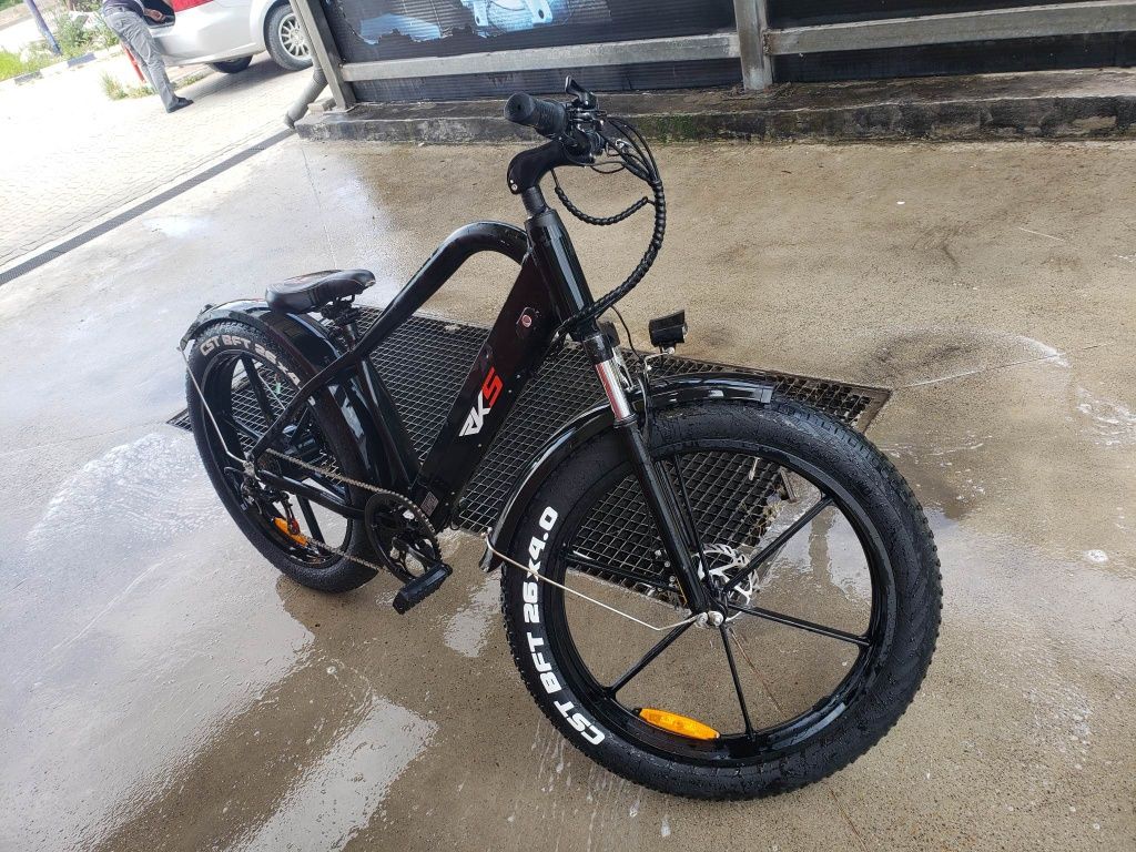 Vînd bicicletă electrică