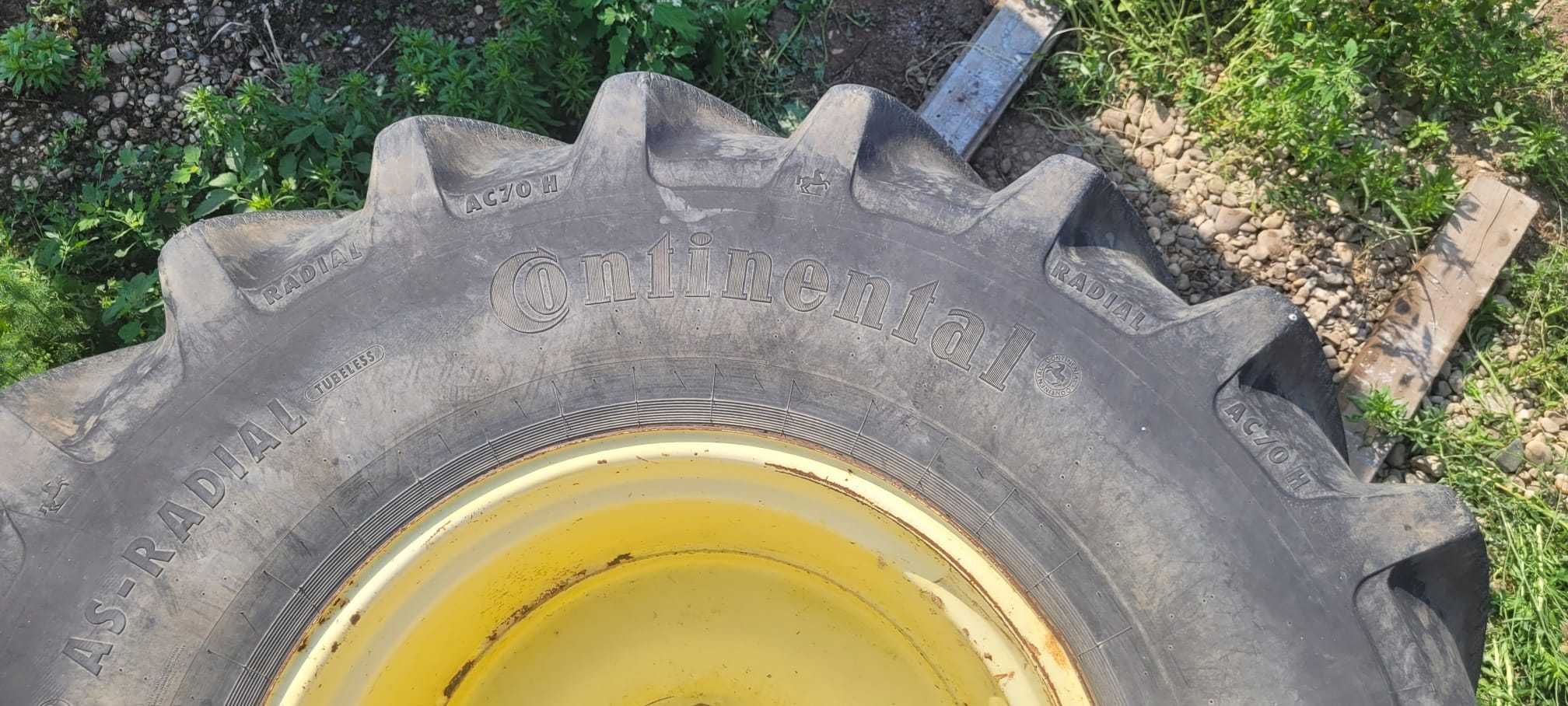 Jante cu anvelope Continental 800 / 65 R32 pentru combina agricola