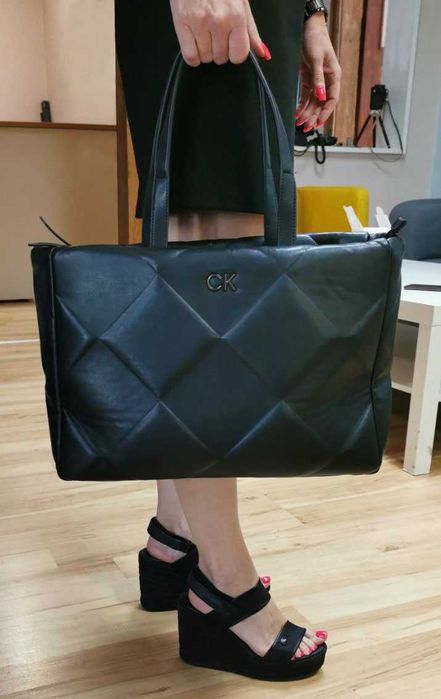 Чанта Calvin Klein CK, черна, събира лист А4