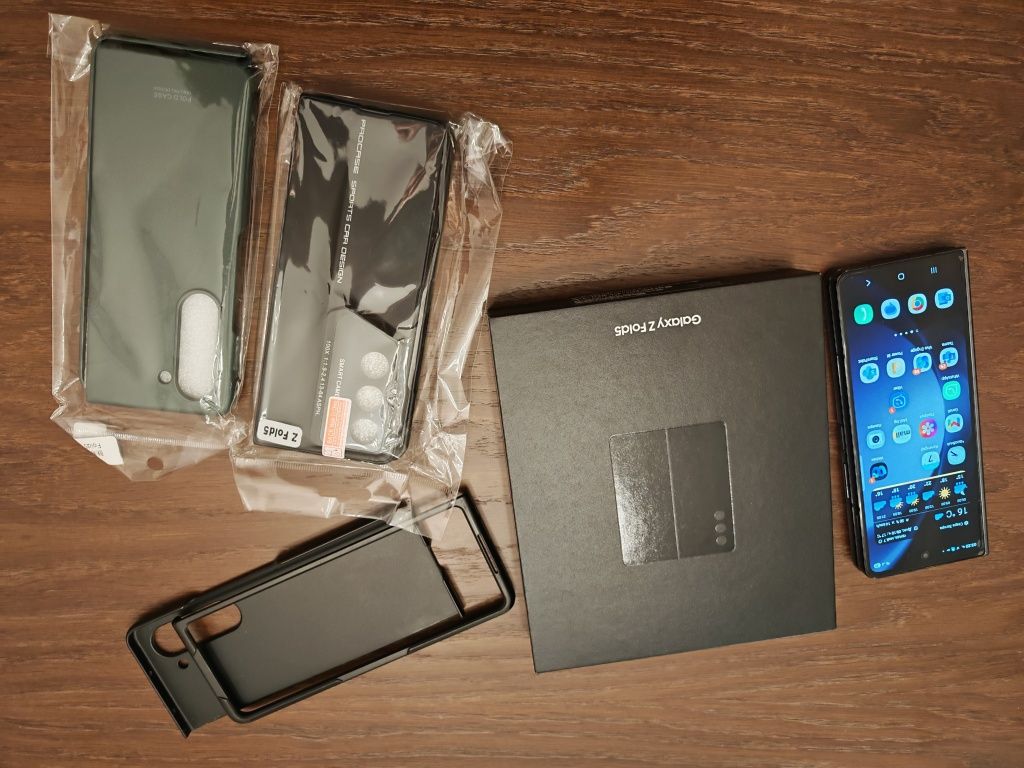 Samsung Galaxy Z Fold 5 5G 256GB 12RAM Black с 2 г. гаранция