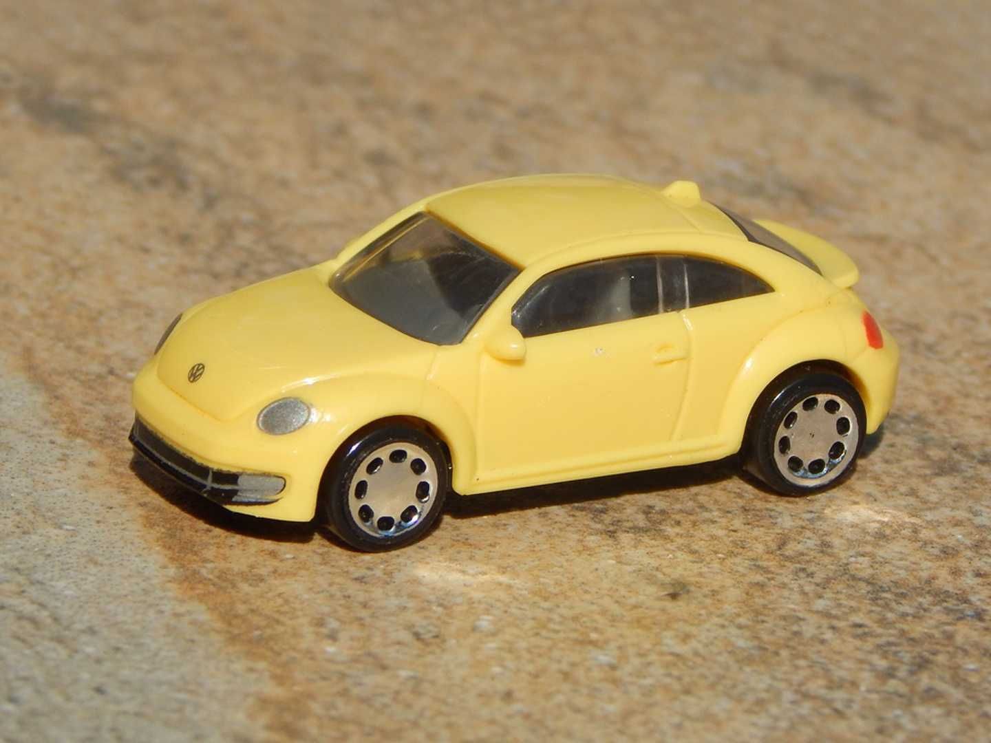 Macheta Volkswagen New Beetle 2015 Kinder sc 1:87 HO plastic