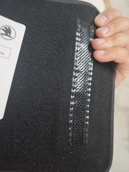 Set 2 x Suporti picioare OEM Skoda Superb - cod 3U0861571A