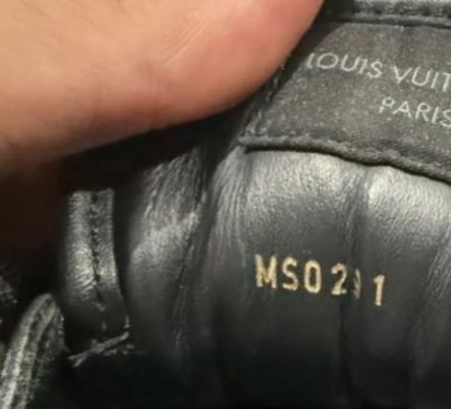 Louis Vuitton Run Away Trainers  1200 Ron