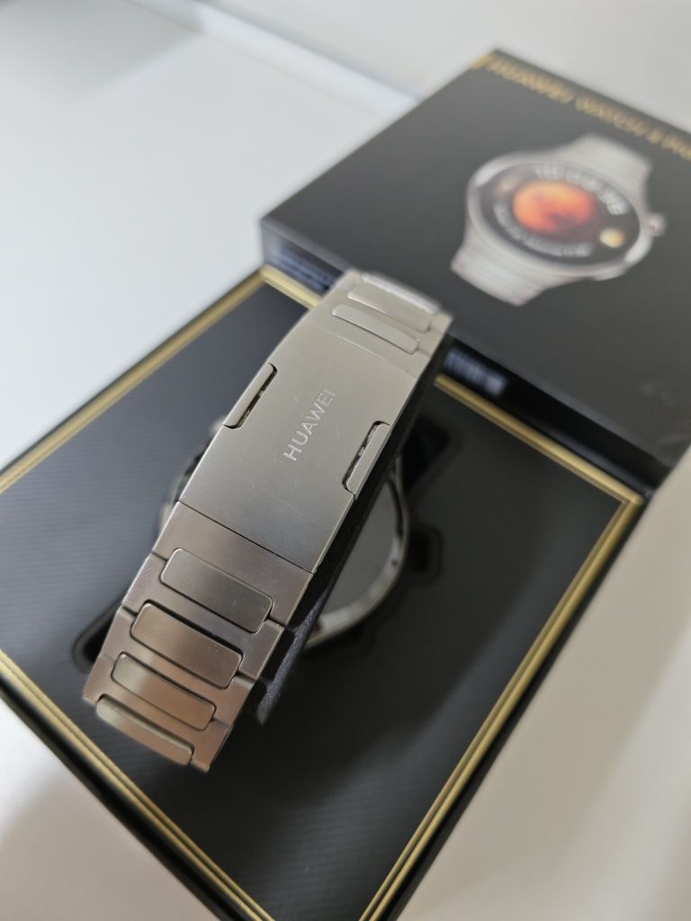 Перфектен Huawei Watch 4 Pro