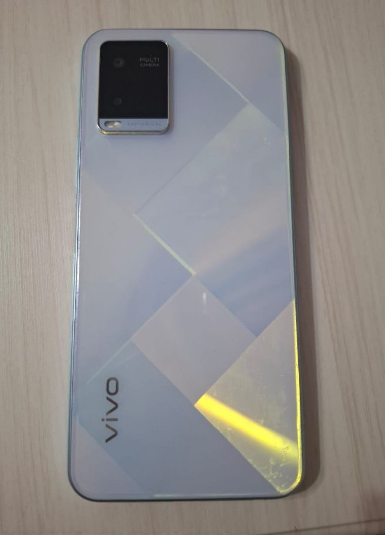 Продан Vivo Y21.