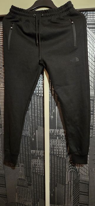 Vând trening the North face