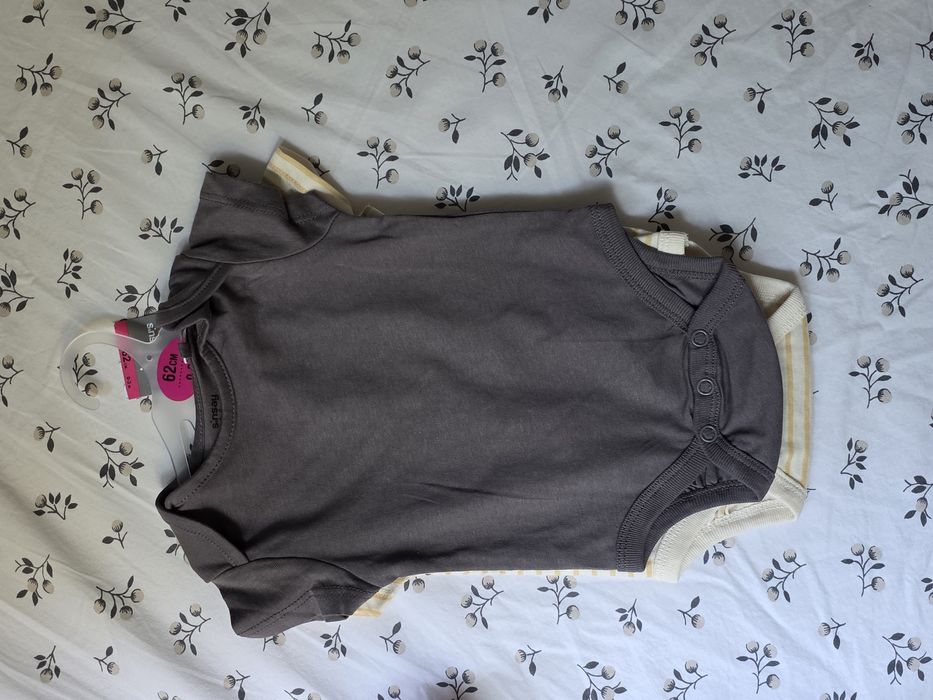 Set 2 body si 2 perechi de pantaloni 62