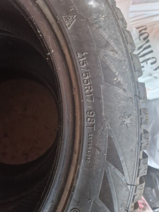 Резина зимняя в хорошем состоянии  17 радиус