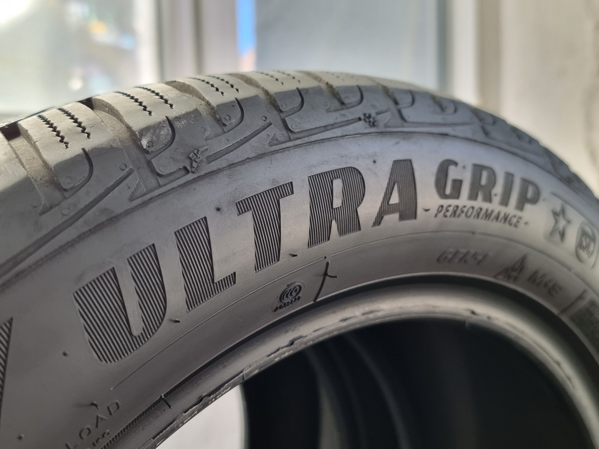 225/50/17 Goodyear 2Броя: 130лв 6мм Run on flat