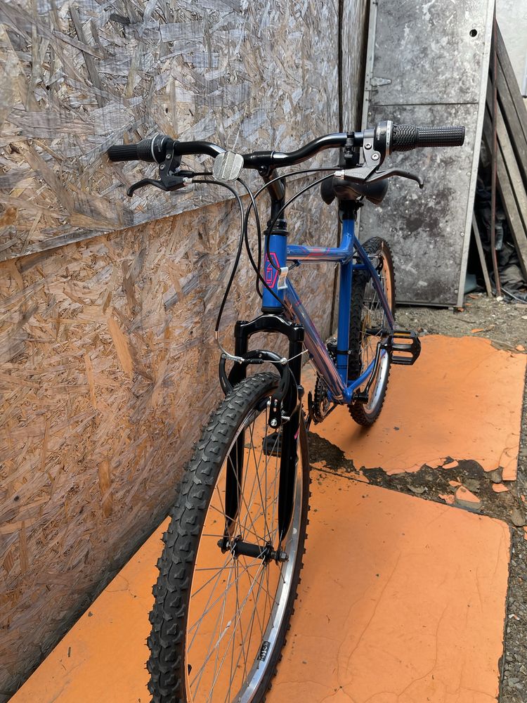 Bicicleta indi cadru aluminiu roti 26” aproape noua
