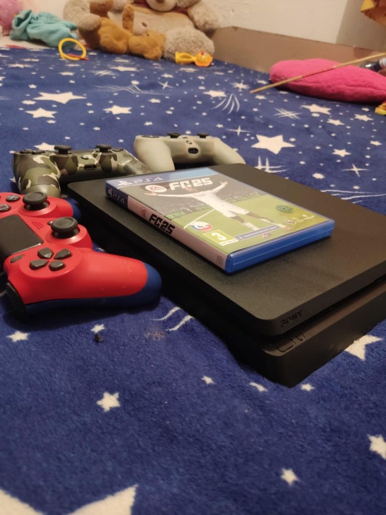 Vand ps4 slim , vine cu fc25 si 3 controller !