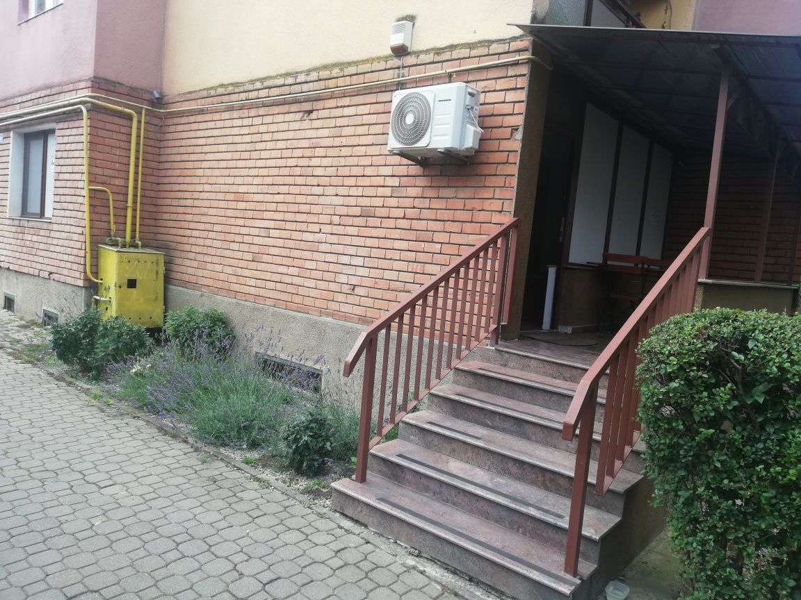 Închiriez birou / manichiura / cosmetica office sharing Micalac