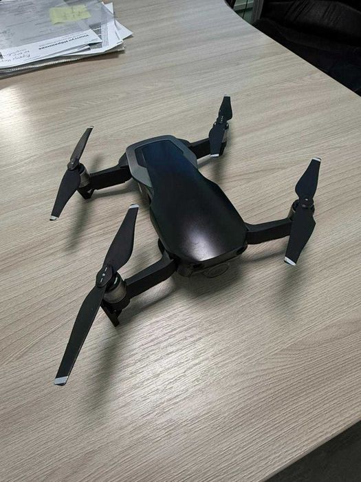 Продам дрон DJI Mavic AIR