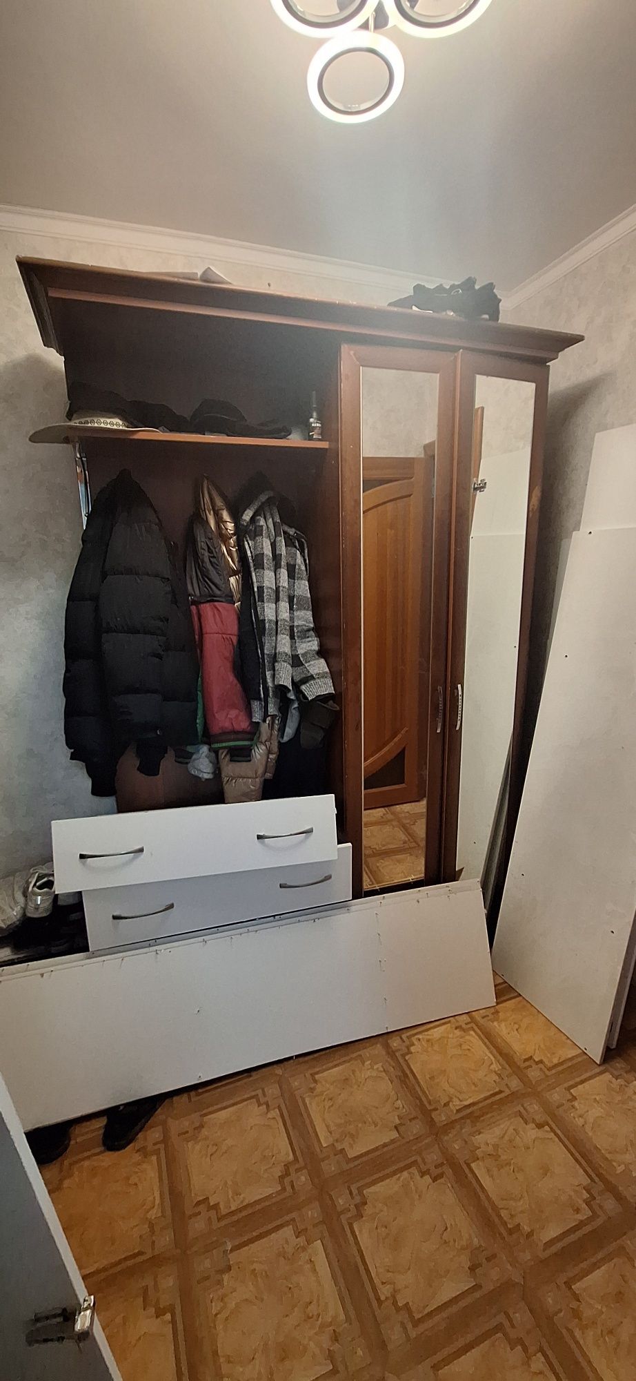 Продам прихожую...