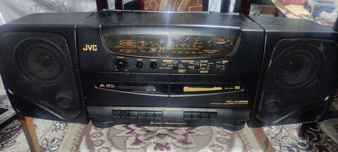 JVC 2 zкассеталик радио магнитофон сотилади