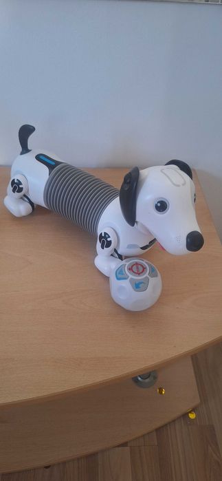 Интерактивно роботизирано кученце Дакел