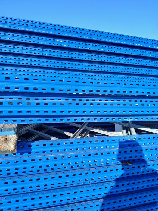 Avem rafturi metalice de vânzare